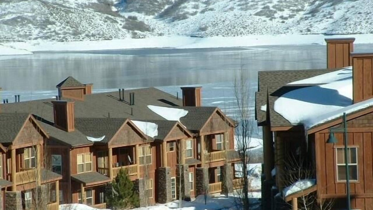 Park City Condo | Beautiful Ski Condo with Mountain and Water Views!