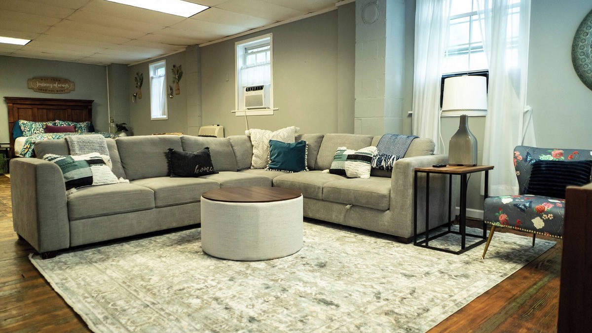 Pilot Mountain Apartment | Beautiful sleeps 6 apartment, walking distance to Downtown Pilot Mountain Unit 1