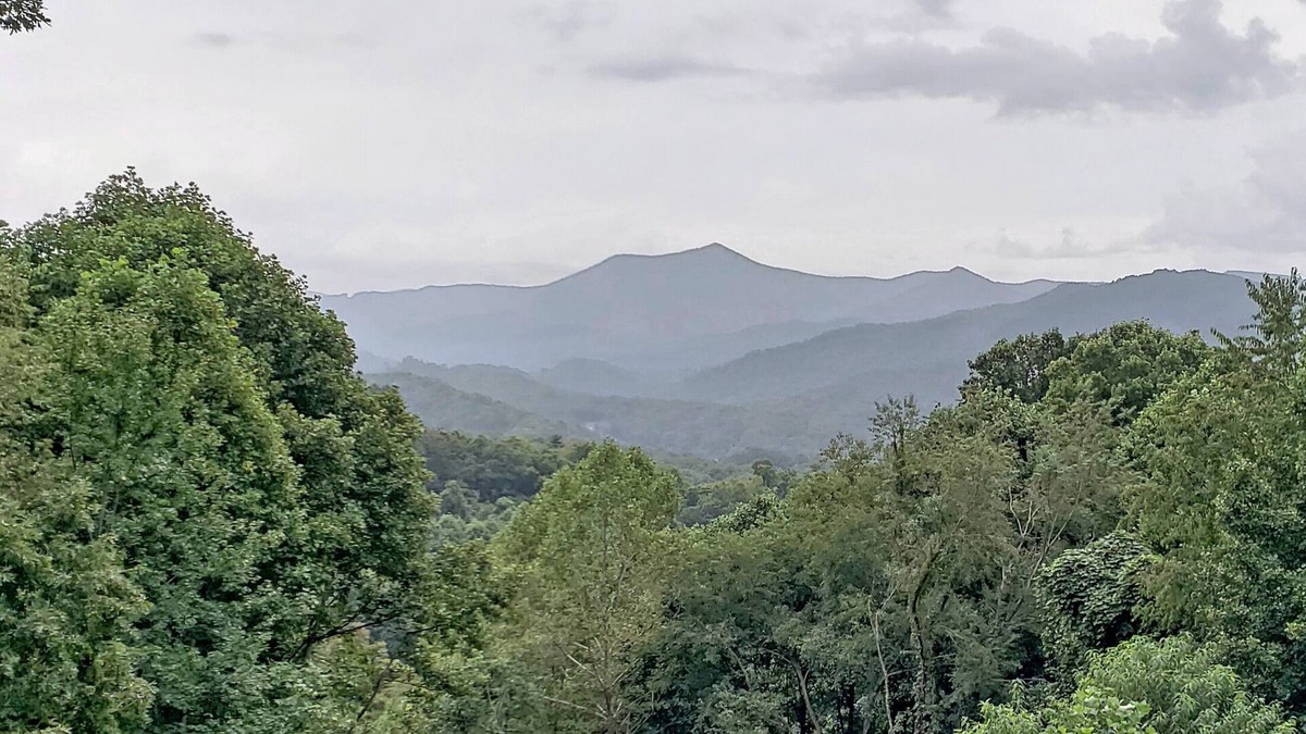 Sylva House | Beautiful Smoky Mountain Home 2/2 BB Incredible View!