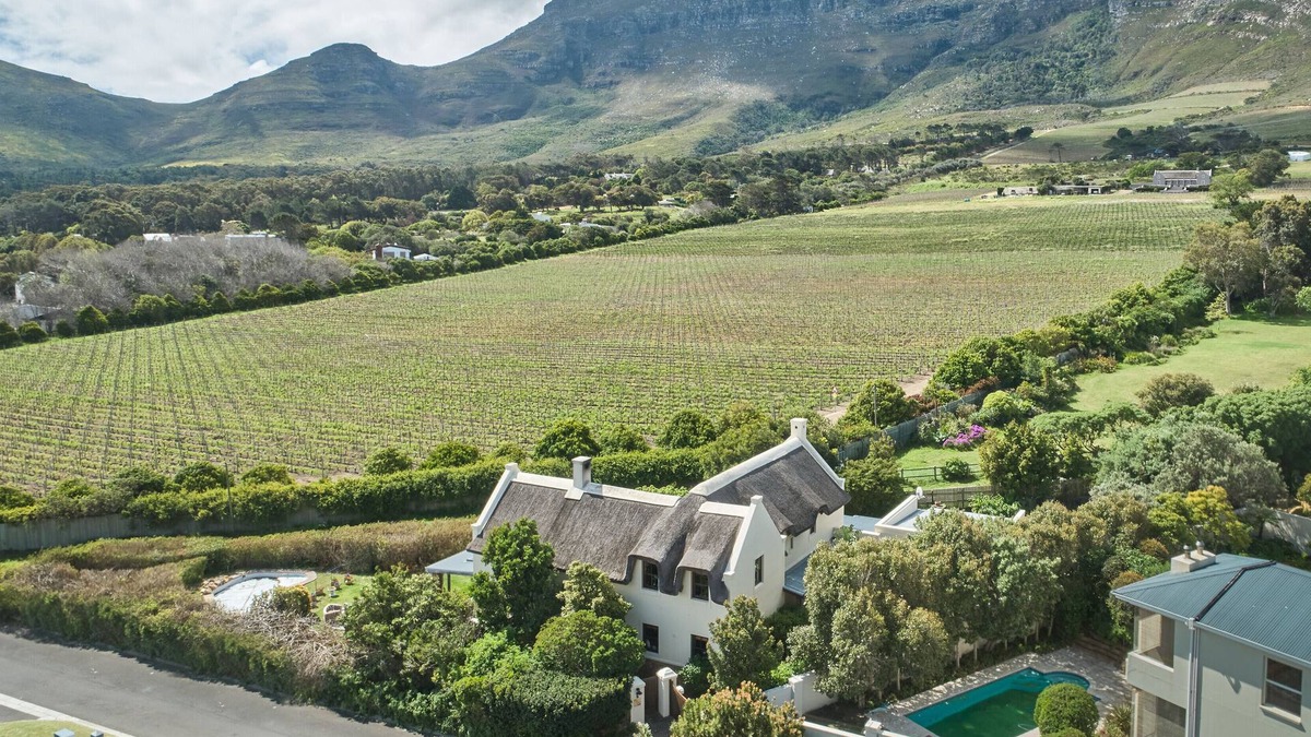 Noordhoek House | Beautiful, solar-powered home w/pool, fire pit and garden in Noordhoek.
