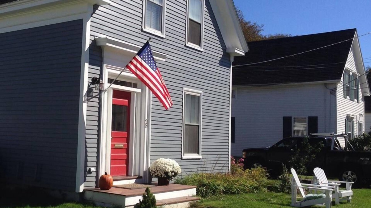 Rockland House | Beautiful South End home, 5 minute walk to downtown and beach!