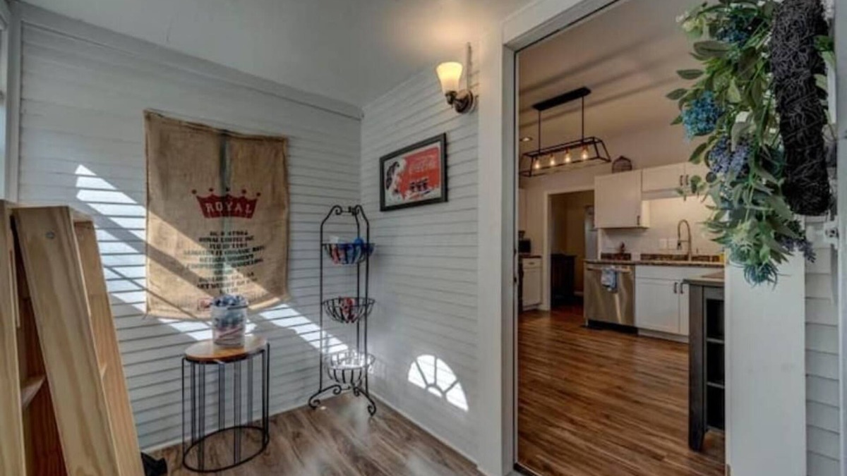 Merion Village House | Beautiful South-Side Stay
