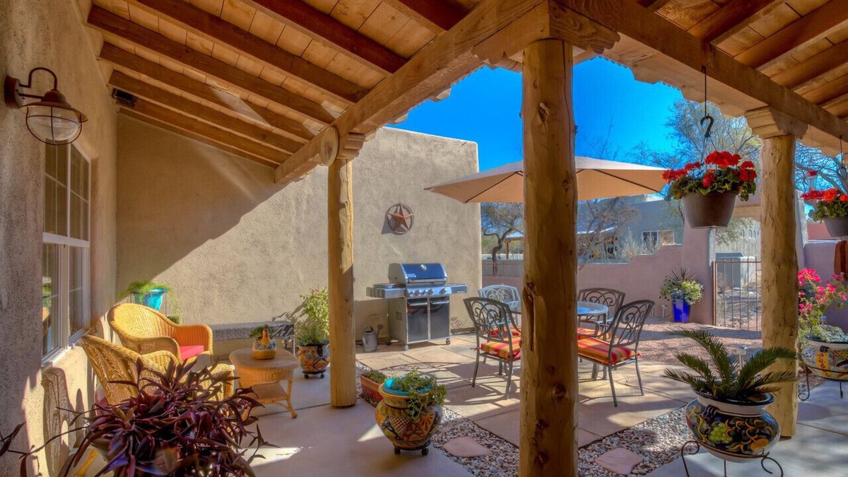 Civano House | Beautiful Southwest Retreat in Civano