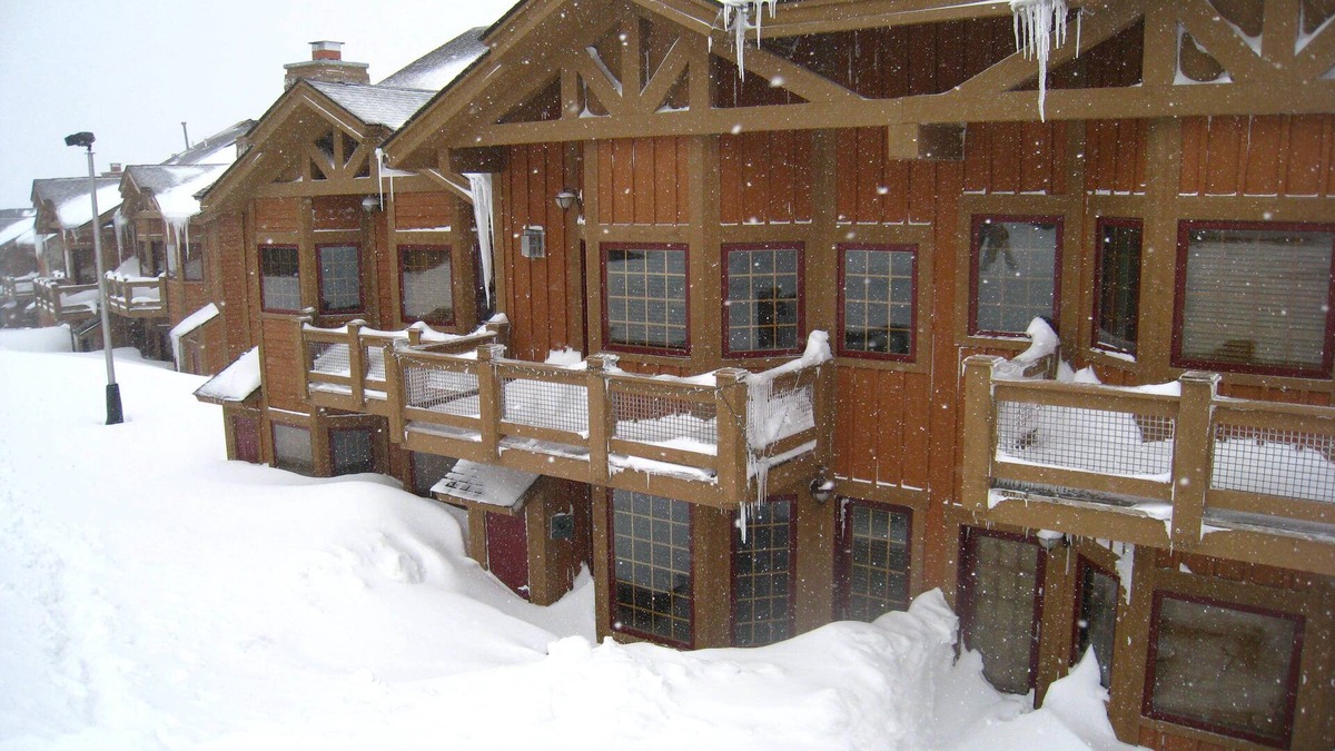 Champion House | Beautiful Southwind ski in/out townhome w/hot tub in 7 Springs gated community.
