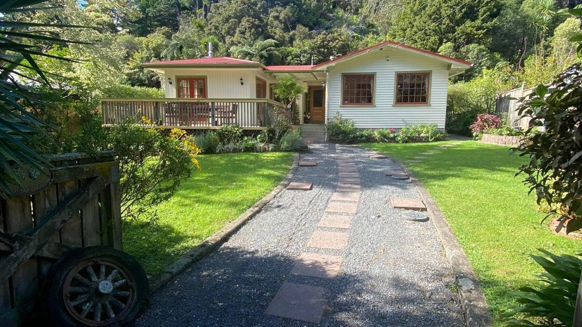 Pinehaven House | Beautiful spacious home on large private section