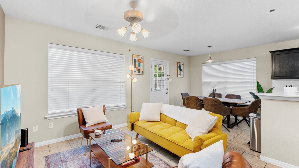 Franklin Park House | Beautiful Space - Nice yard - 10 min from DT