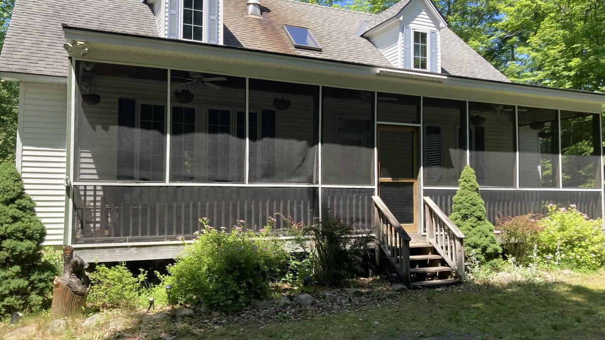 Huletts Landing House | Beautiful, Spacious, Cozy Adirondack Hidden-Gem in Huletts Landing, Lake George!