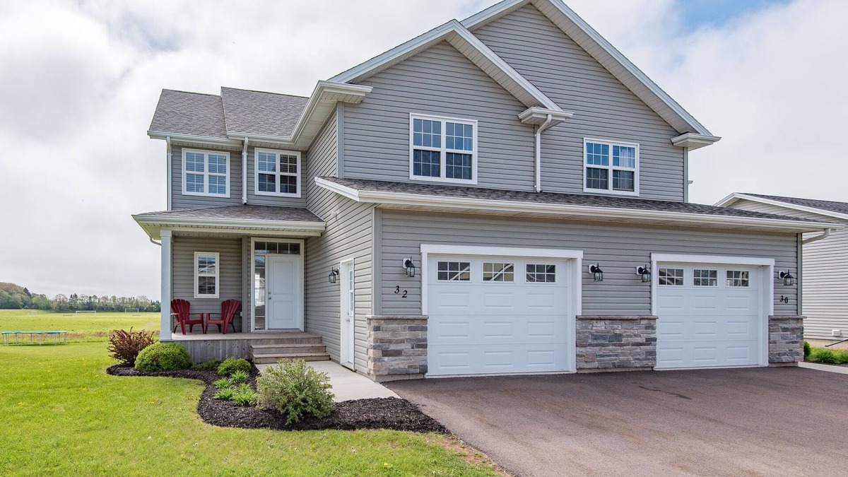 Charlottetown House | Beautiful, Spacious 4 Bed 4 Bath Vacation Home in Central Location
