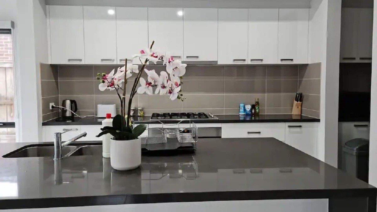 Clyde House | Beautiful Spacious 5 Bedroom Home in Clyde