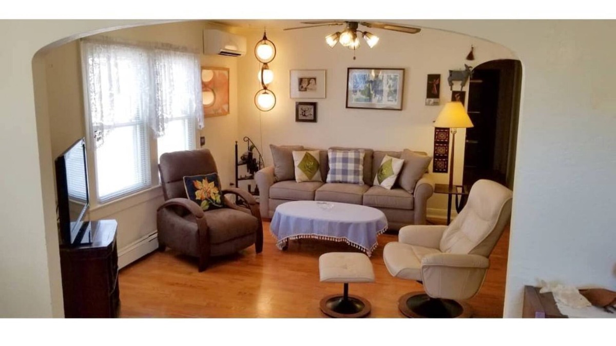 Long Beach Apartment | Beautiful, Spacious Apartment Unit near Beach with King Bed and Washer & Dryer