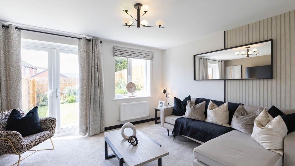 Pinxton House | Beautiful & Spacious Home | Driveway | Close to M1