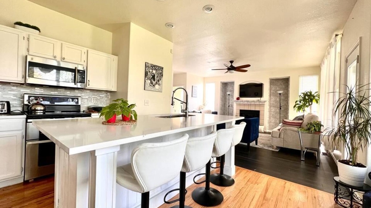 Centennial House | Beautiful spacious house!
