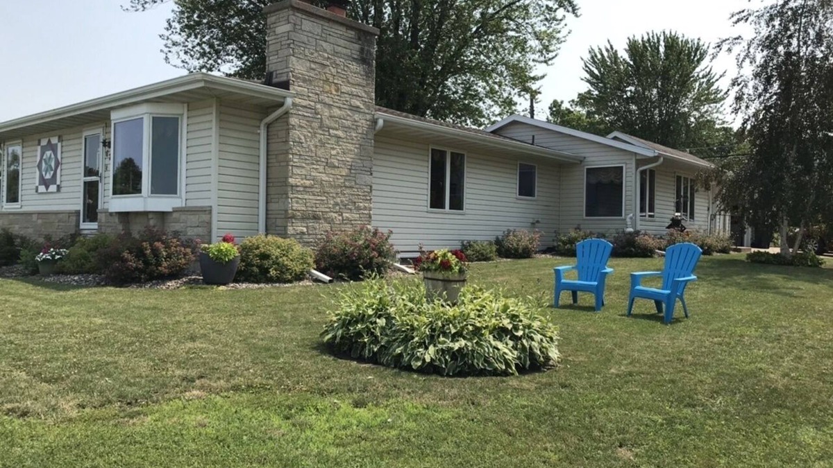 Lake City House | Beautiful spacious house with spectacular views of Lake Pepin