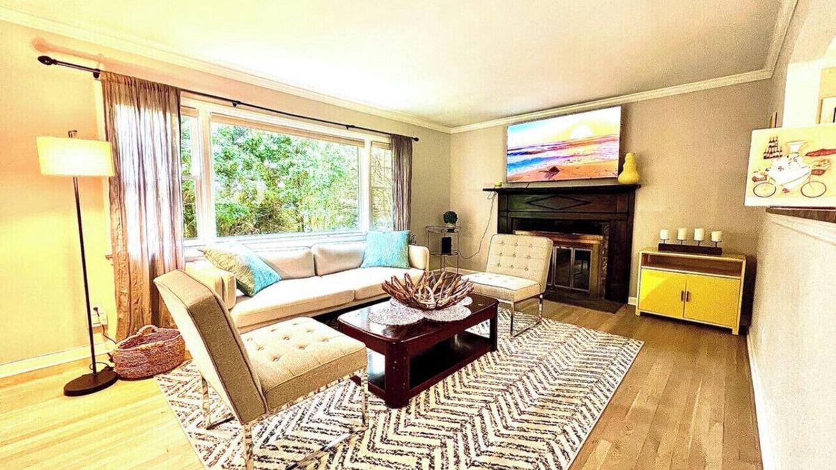 Stamford House | Beautiful & Spacious home in Downtown Stamford CT! 40 min to NYC!