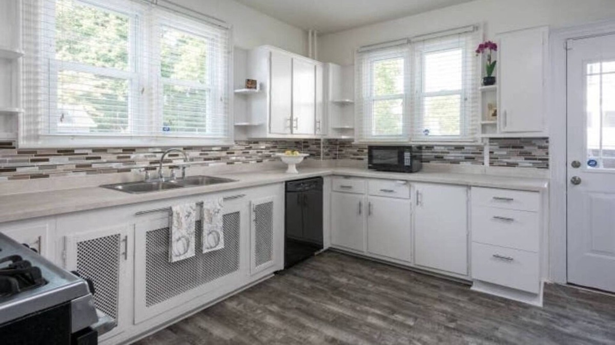 Albany House | Beautiful Spacious Home In Albany Ten Minutes To City Center