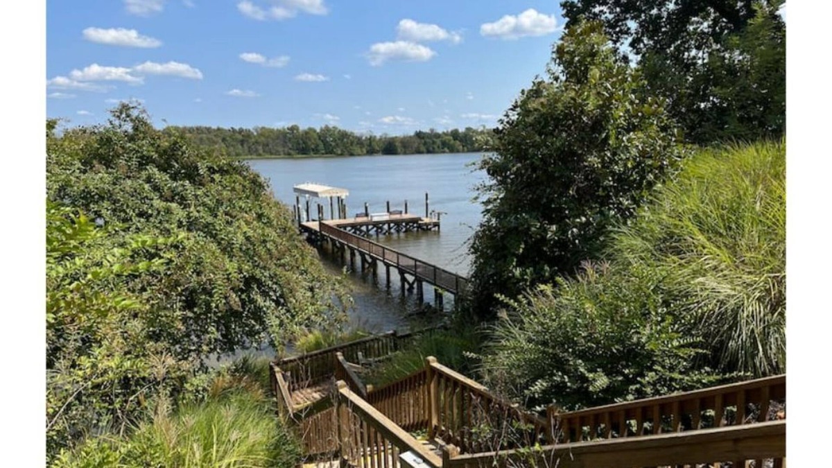Bermuda House | Beautiful Spacious home on James River, dock/lift