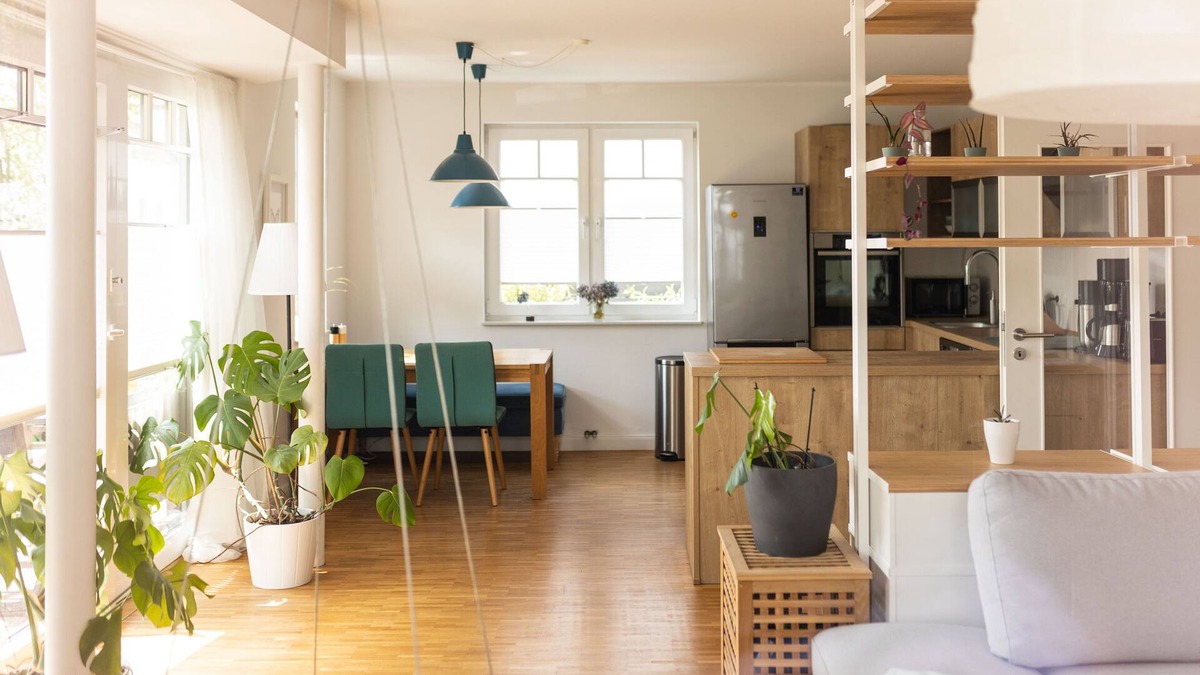 Haarenesch Apartment | Beautiful, spacious, sunny apartment Oldenburg city center with own parking space