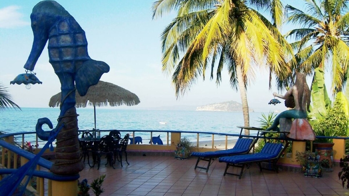 Los Ayala Villa | Beautiful Spacious Suite with Large Terrace with Spectular View on a Sandy Beach
