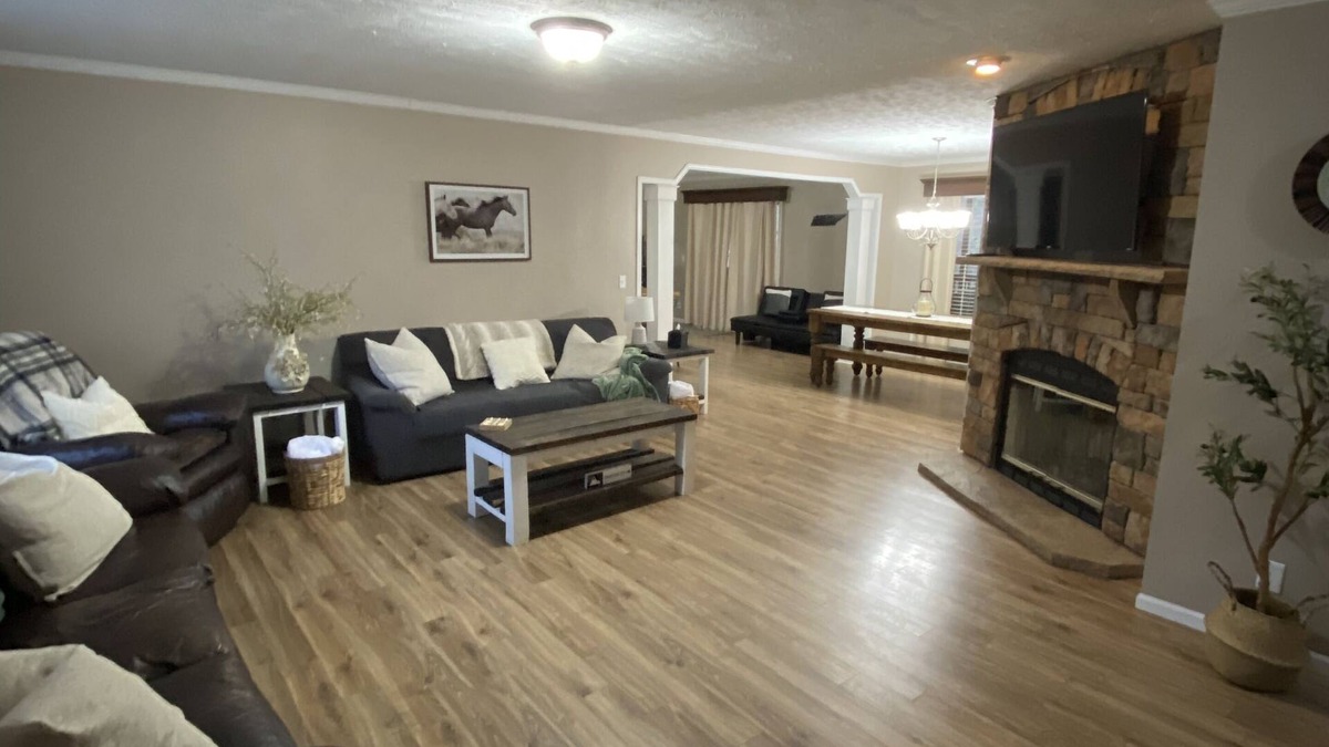 Newcomb House | Beautiful & spacious TN home perfectly located for Off-Roaders or Vacationers!