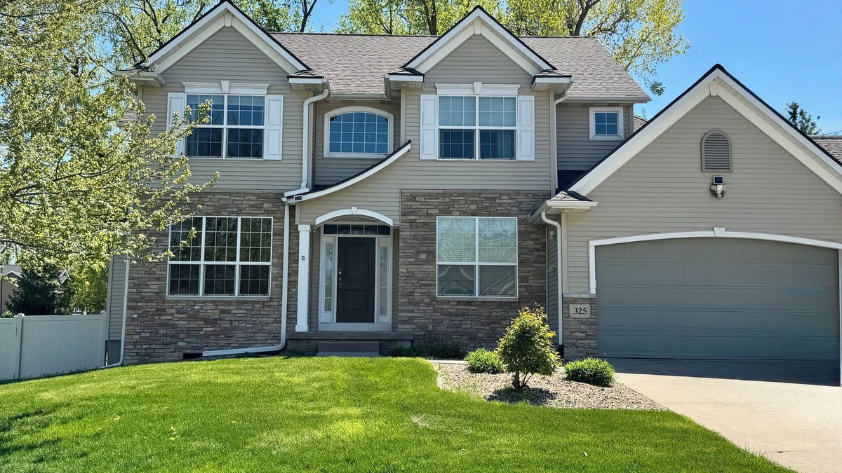 Cedar Rapids House | Beautiful & Spacious 6-bedroom house with Entertainment