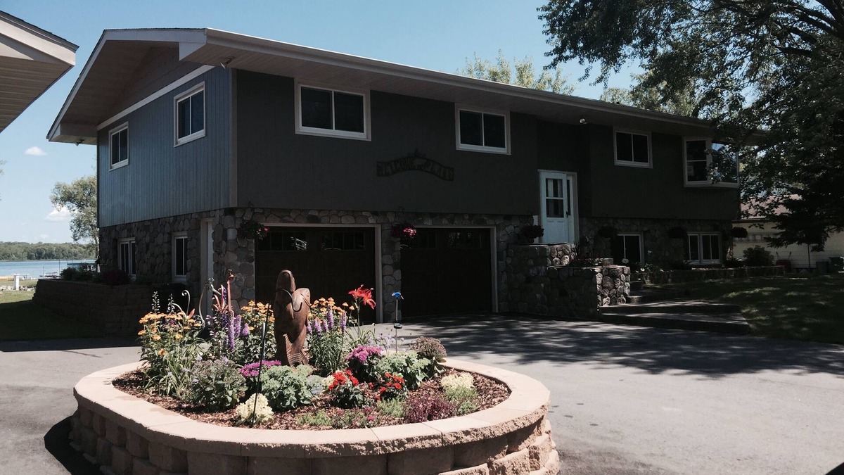 Grand Rapids House | .Beautiful, spacious lake home with level elevation to sandy beach.
