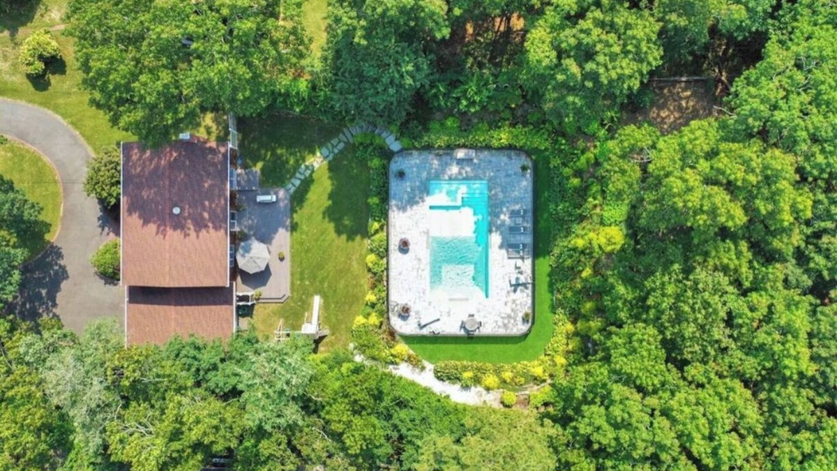 Hampton Bays House | Beautiful Spacious 4 Bedroom House with Large Heated In-ground Salt Water Pool
