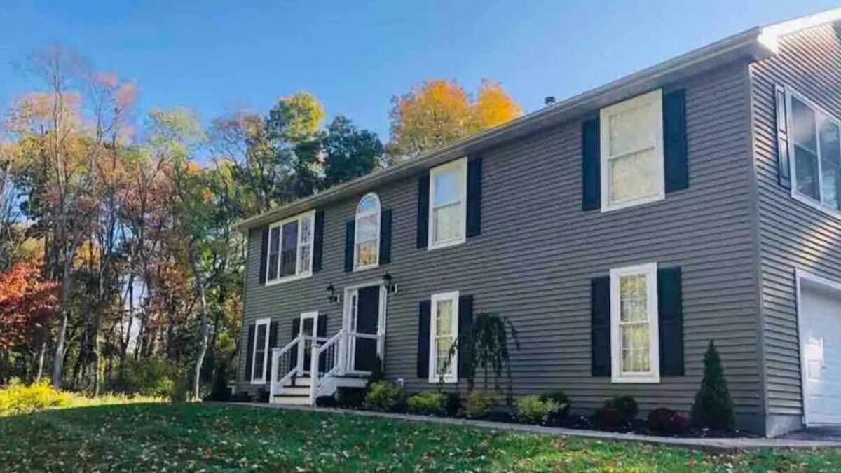 Poughkeepsie House | Beautiful, Spacious, 5 Acre Hudson Valley Family Retreat
