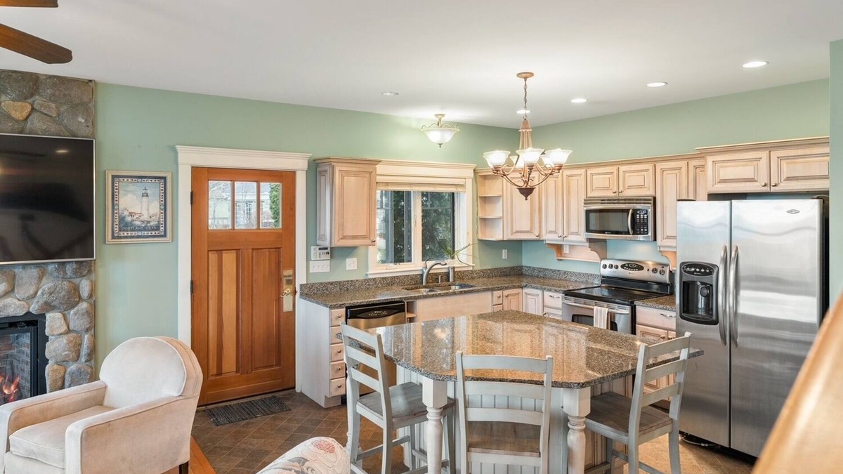 Edgecomb House | Beautiful spacious vacation rental home with views of the Sheepscot River
