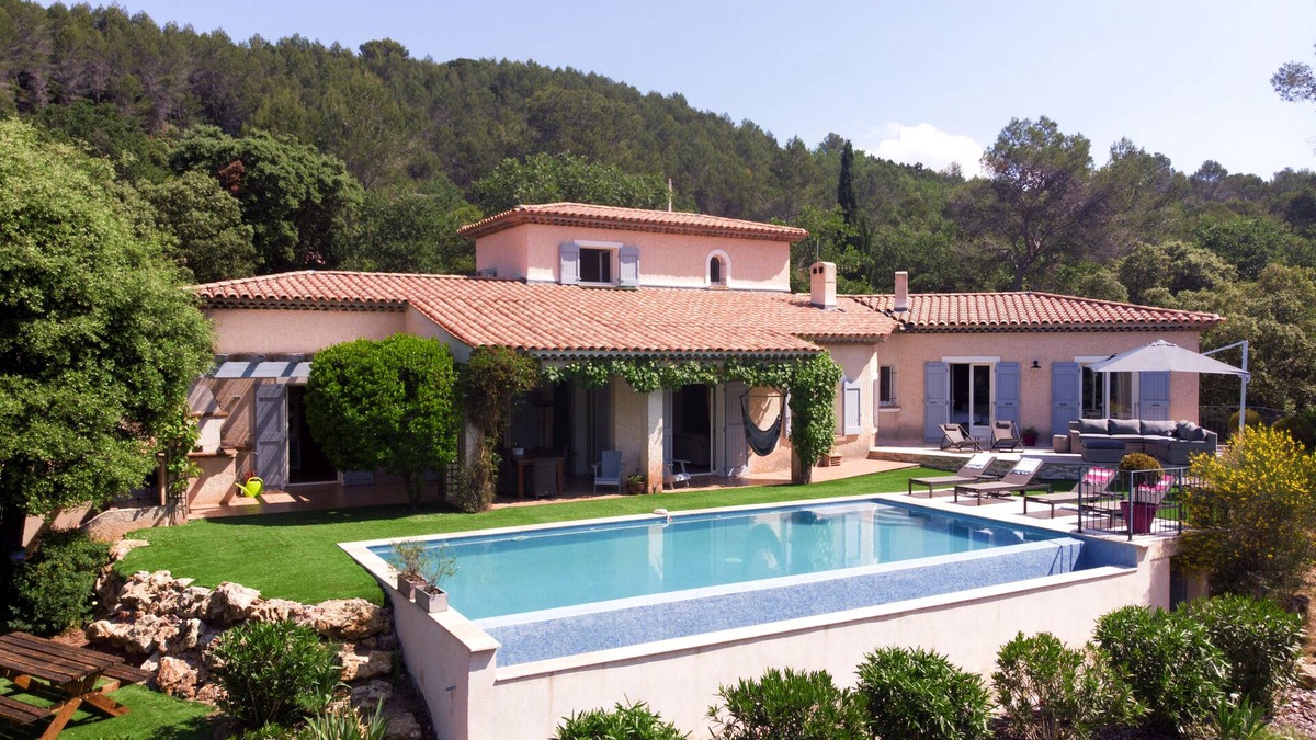 La Motte Villa | Beautiful & spacious villa with swimming pool in the heart of Provence vineyards