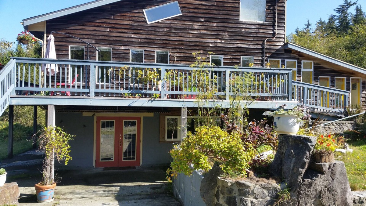 Bamfield House | Beautiful Spacious West Coast Bamfield Cabin with Ocean Views