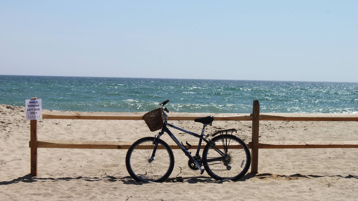 Madaket House | Beautiful spot by the beach for your vacation in this Madaket Townhouse.