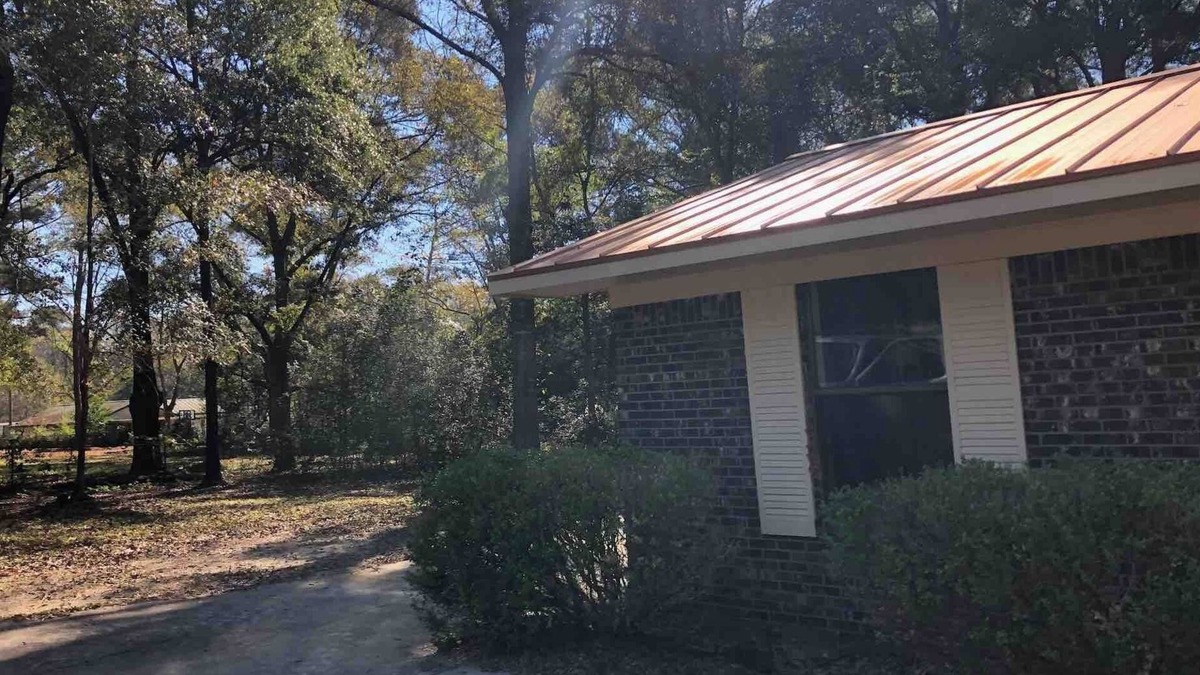 Enterprise House | Beautiful, sprawling 1.6 acre waterfront. Spacious, close to base and more.
