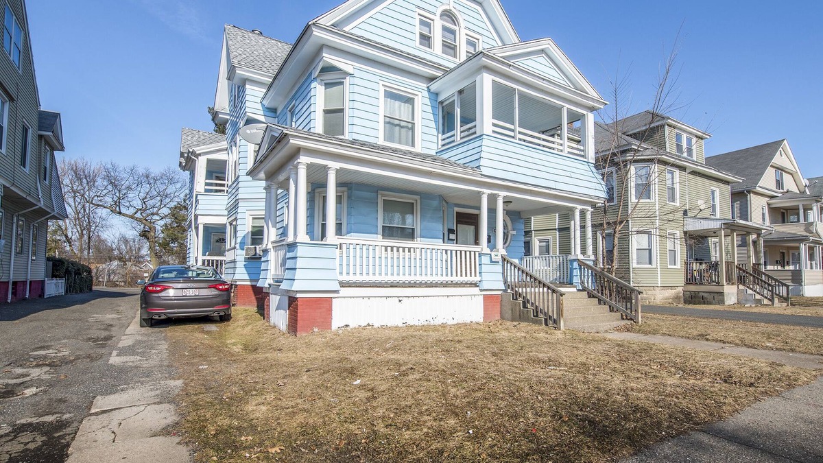 Springfield House | Beautiful Springfield rental- close to MGM And Basket ball hall of fame