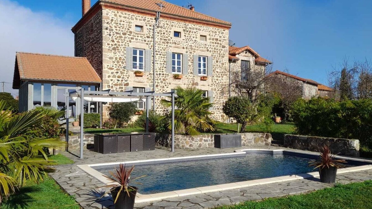 Usson House | Beautiful stone house , heated pool,1 hectare of land. Family friendly,local