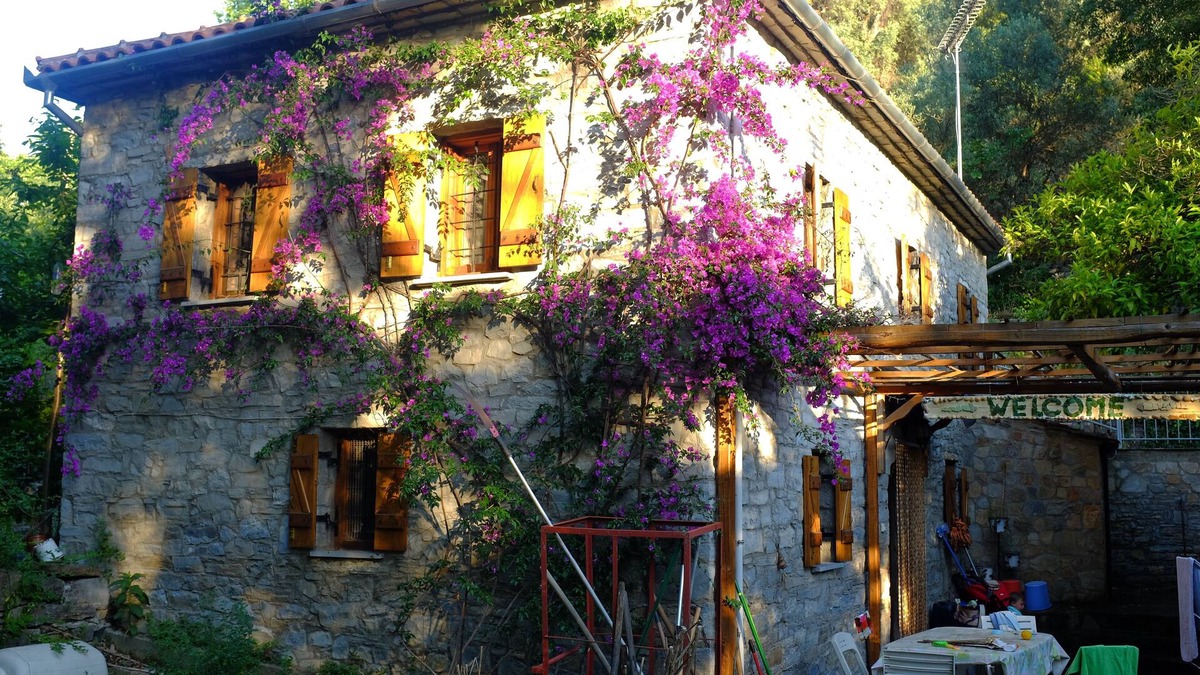 Milina House | Beautiful stone house villa in Milina, quiet location, close to the seafront!