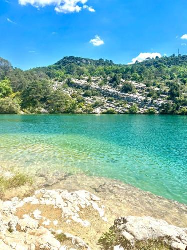 Esparron-de-Verdon Apartment | Beautiful studio terrace with Esparron lake view 4 people