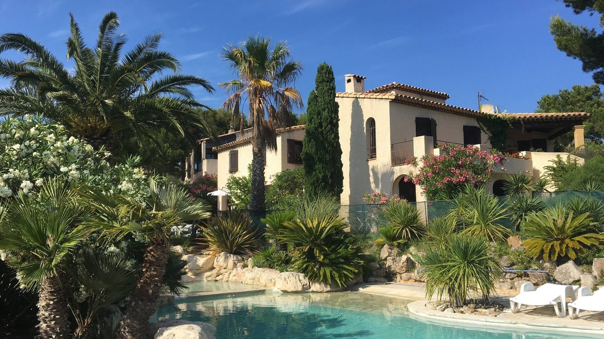 Sausset-les-Pins Apartment | Beautiful Studio in a large Provencal Villa - Swimming pool