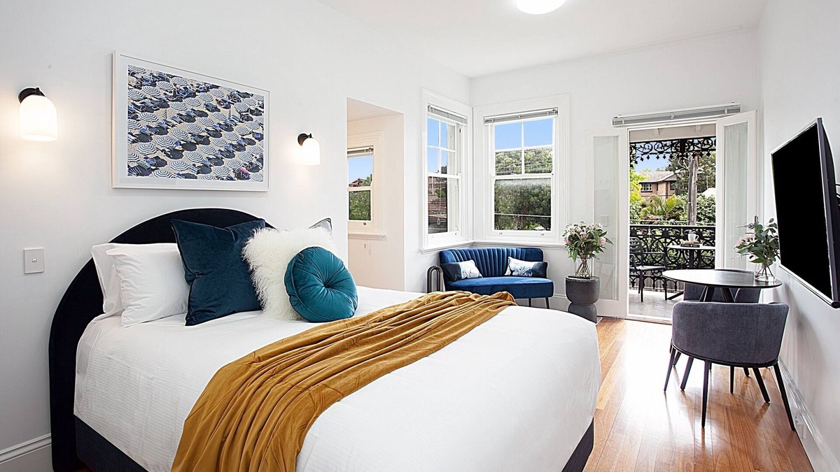 Lewisham Apartment | Beautiful Studio in Heritage Building with Balcony