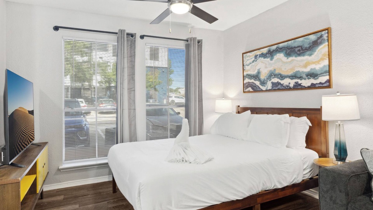 Coronado Hills Apartment | Beautiful Studio in University Hills 7247
