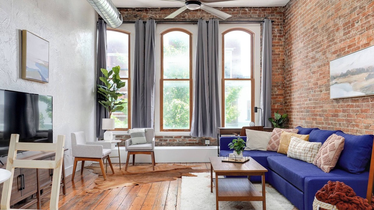 Springfield Apartment | Beautiful Studio Loft with AC & Wifi on Historic C - Street in Springfield