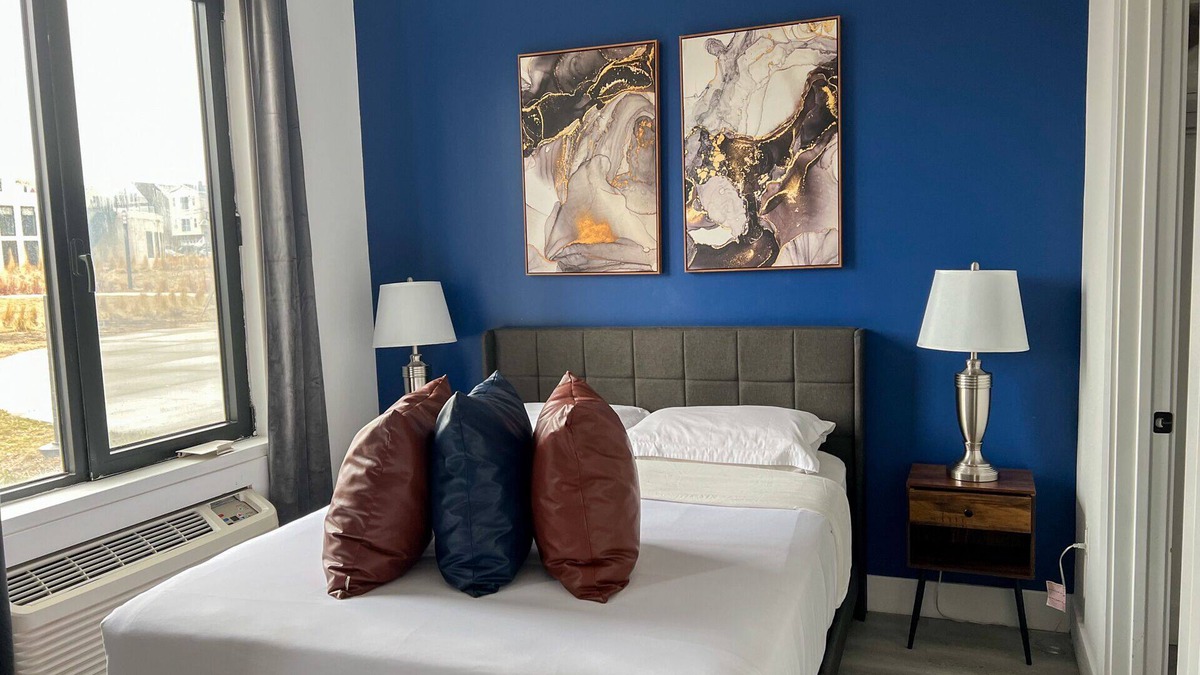 Elizabeth Apartment | Beautiful Studio Near Airport 7636