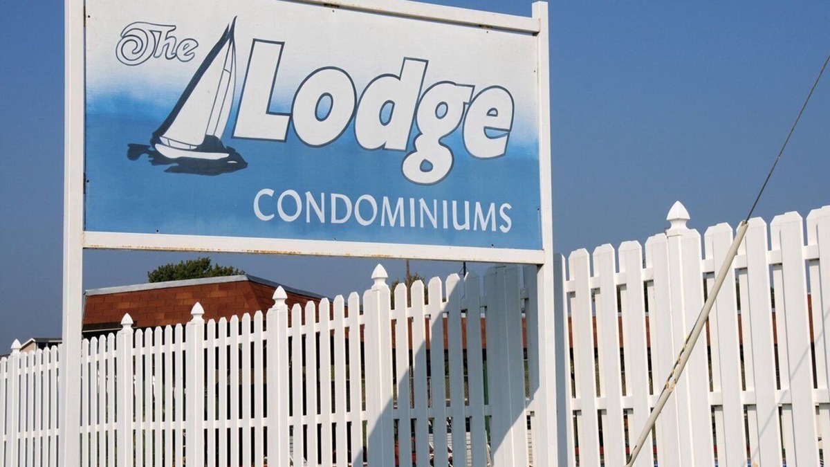 Bridgeport Apartment | Beautiful studio unit at resort, sleeps 2