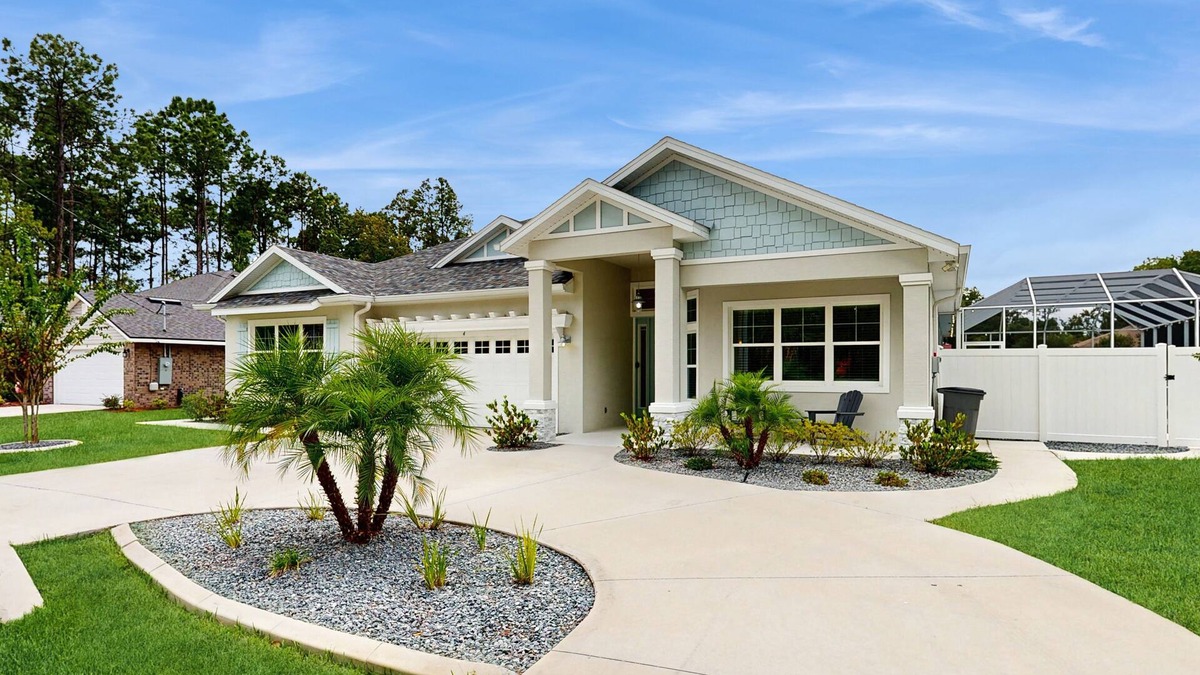 Palm Coast Apartment | Beautiful studio with heated pool, kitchenette, central AC, & firepit
