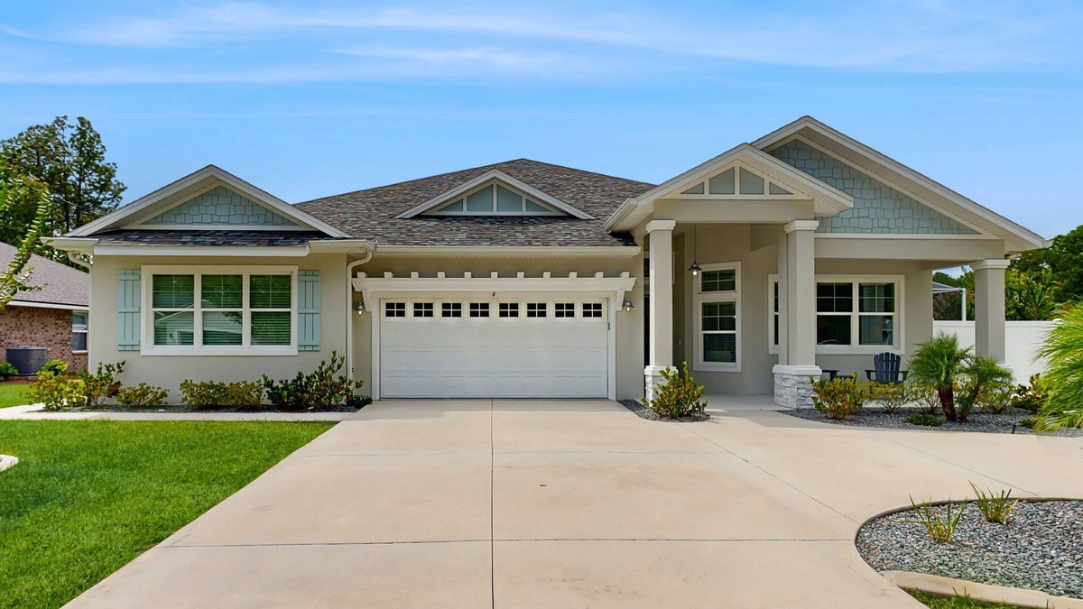 Palm Coast House | Beautiful studio with heated pool, kitchenette, central AC, & washer/dryer