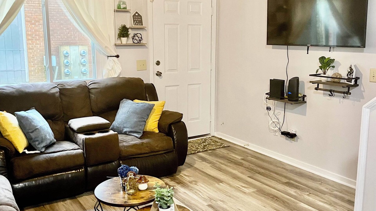 Seven Oaks House | Beautiful & Stylish 2 BR & 2.5 Baths 10min downtown, 5min Lexington Med Center
