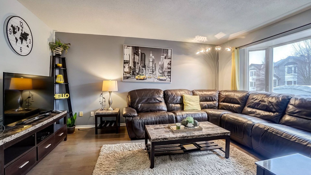 Gatineau House | Beautiful stylish home with 3 bed rooms, a den and 2 full bathrooms