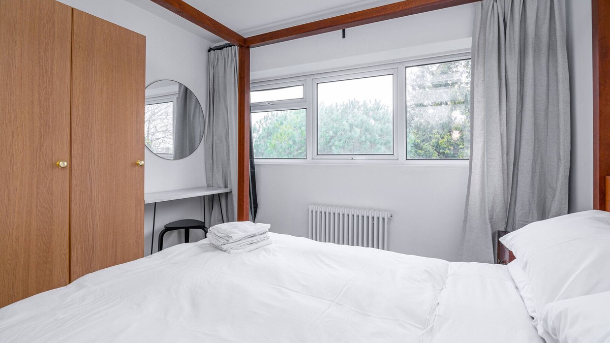 Epsom Apartment | Beautiful Stylish Two Bedroom Apartment in Epsom!