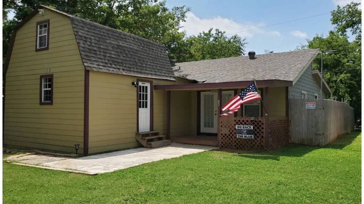 Roanoke House | Beautiful Suburban Beam House at Roanoke Texas