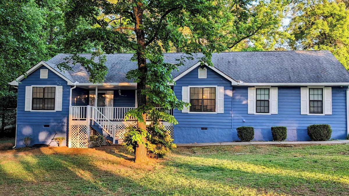 Jonesboro House | Beautiful suburban oasis located near Clayton County Park and restaurants.