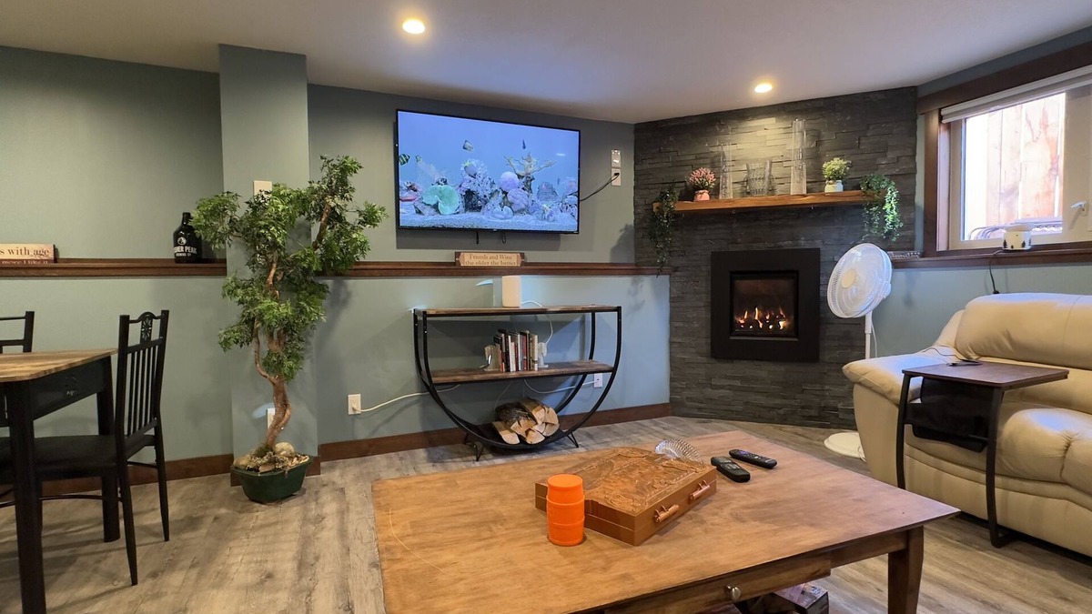 East Kootenay Apartment | Beautiful Suite In Cranbrook, the Kooteney's Premier Short-Term Rental